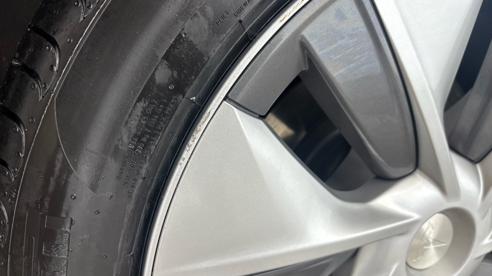 TESLA MODEL Y Scuff