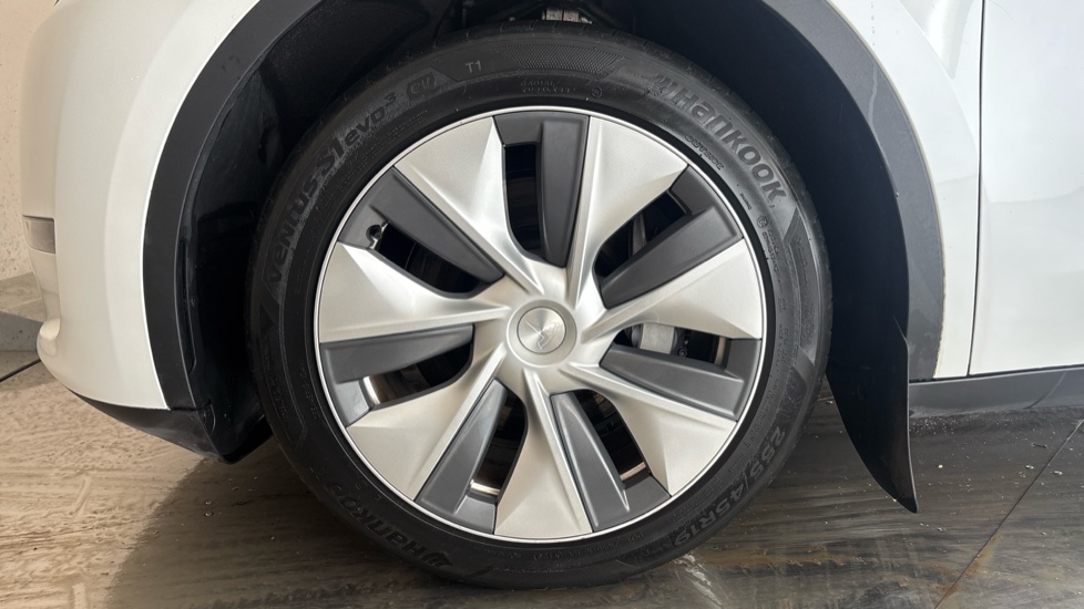 TESLA MODEL Y Image 17