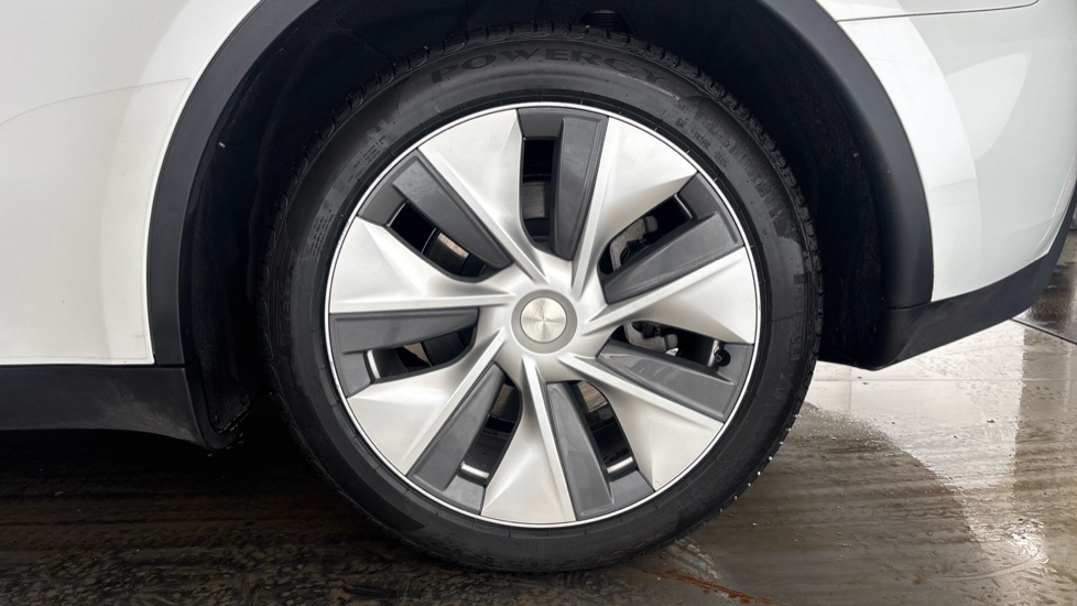 TESLA MODEL Y Image 18