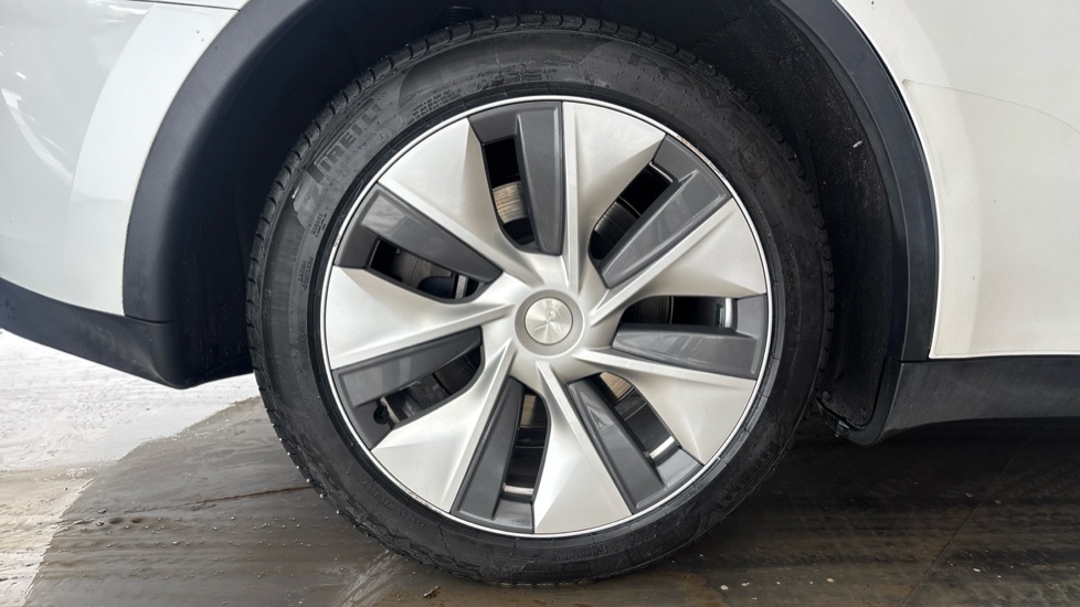 TESLA MODEL Y Image 19