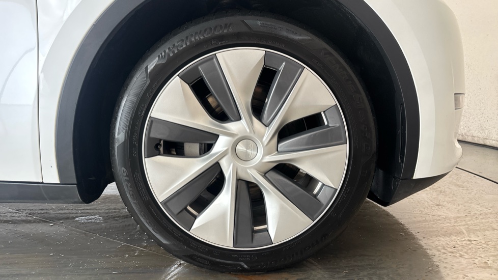 TESLA MODEL Y Image 20
