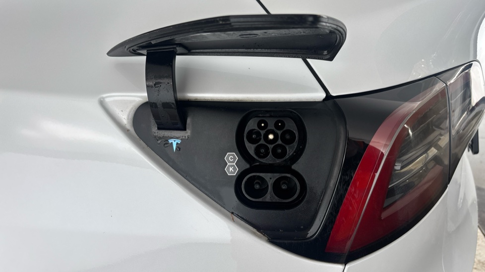 TESLA MODEL Y Image 21