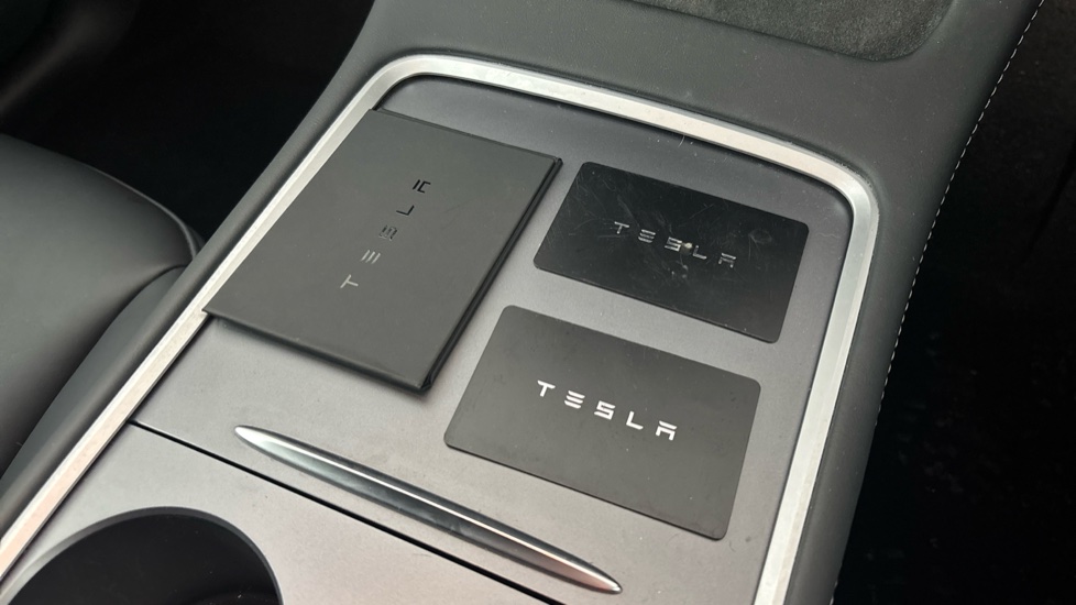 TESLA MODEL Y 2 keys available