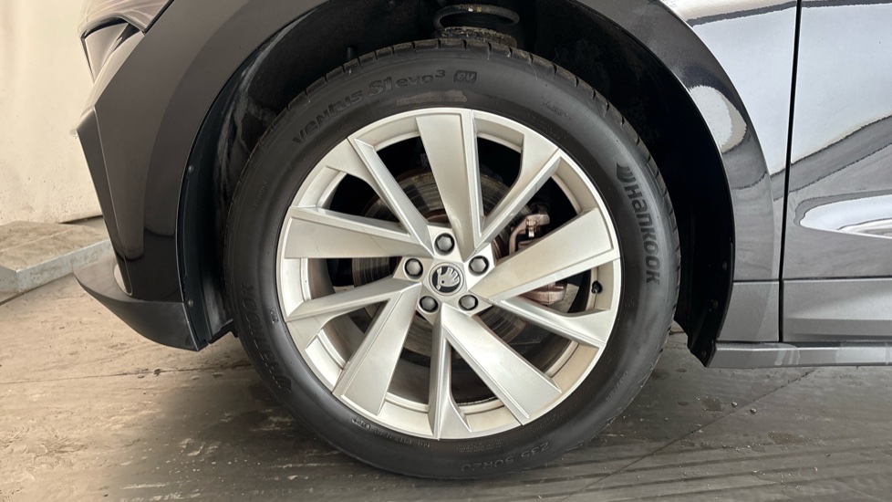 SKODA ENYAQ Image 17