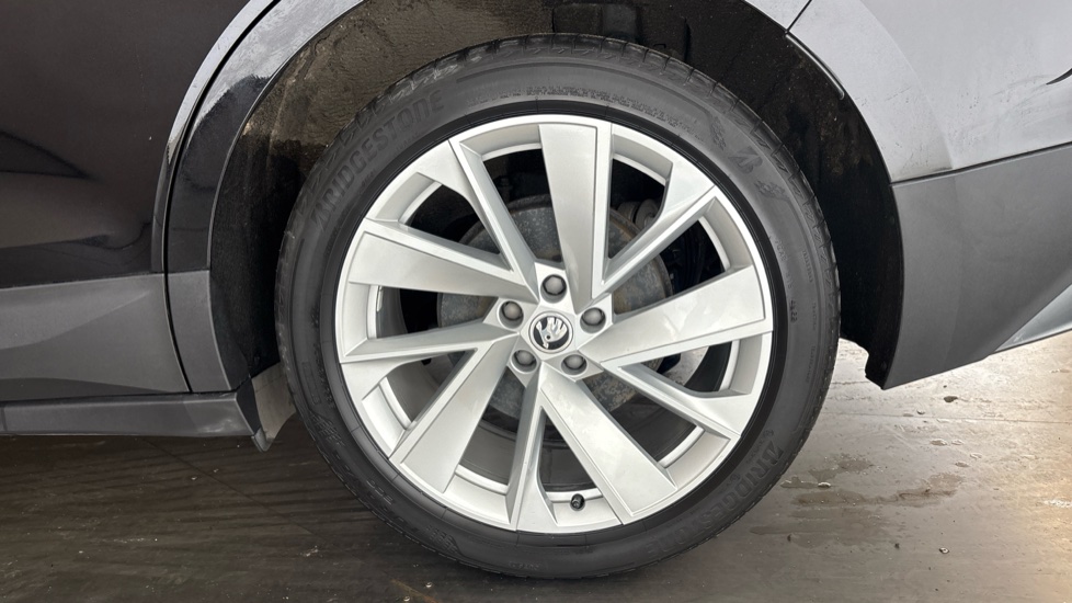 SKODA ENYAQ Image 18