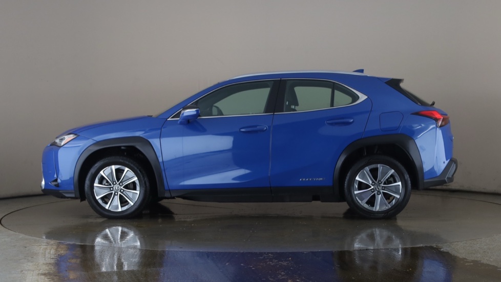 LEXUS UX Image 2