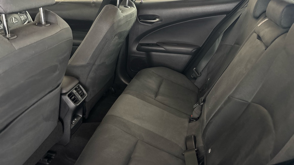 LEXUS UX Image 14