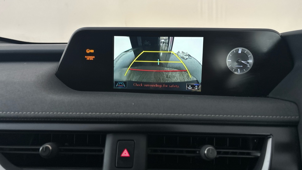LEXUS UX reverse camera