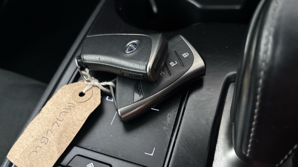 LEXUS UX 2 keys