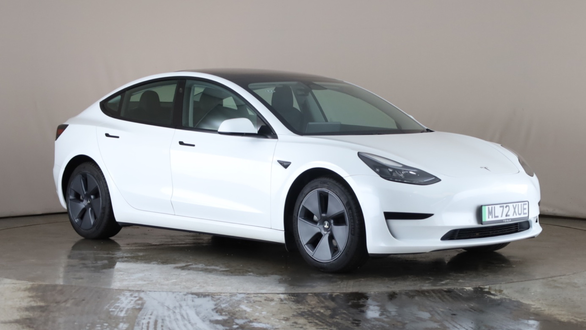 4027489 RWD 4dr Auto