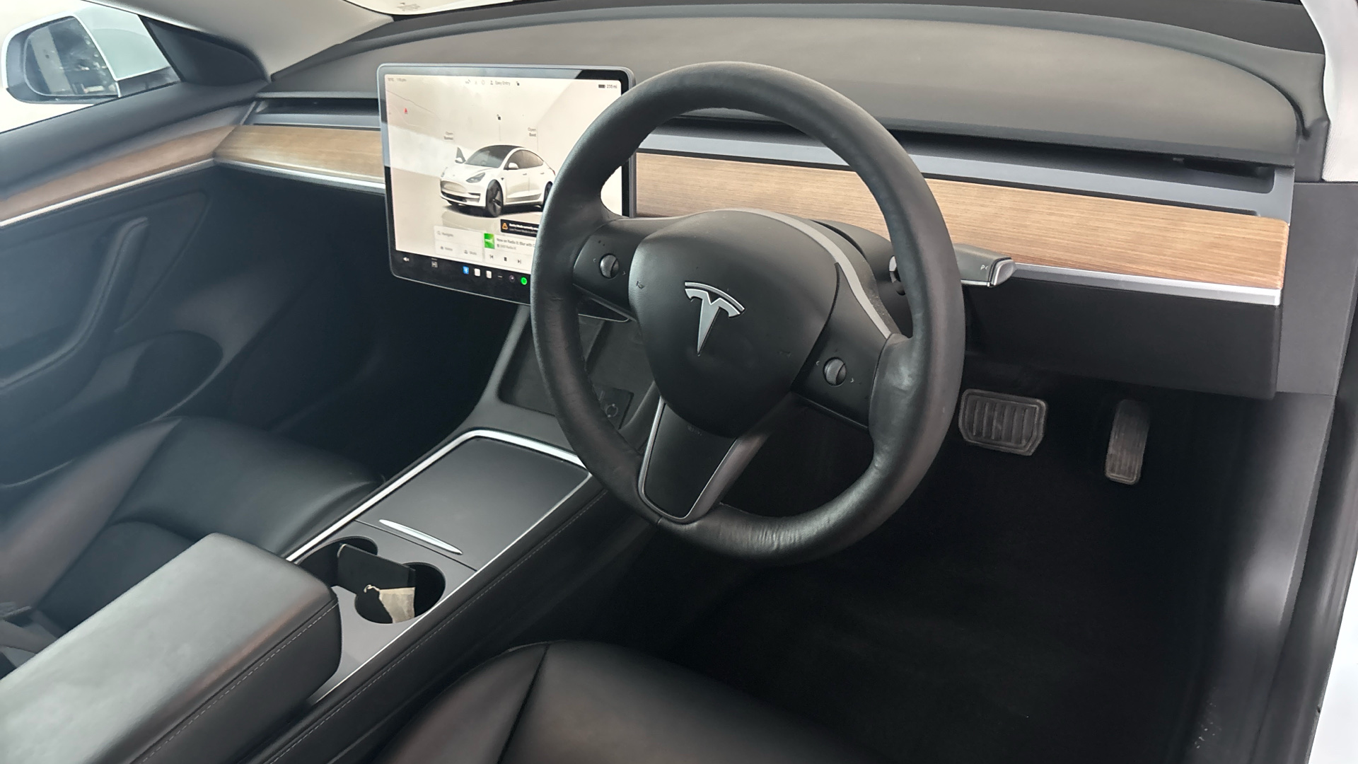 4027489 RWD 4dr Auto