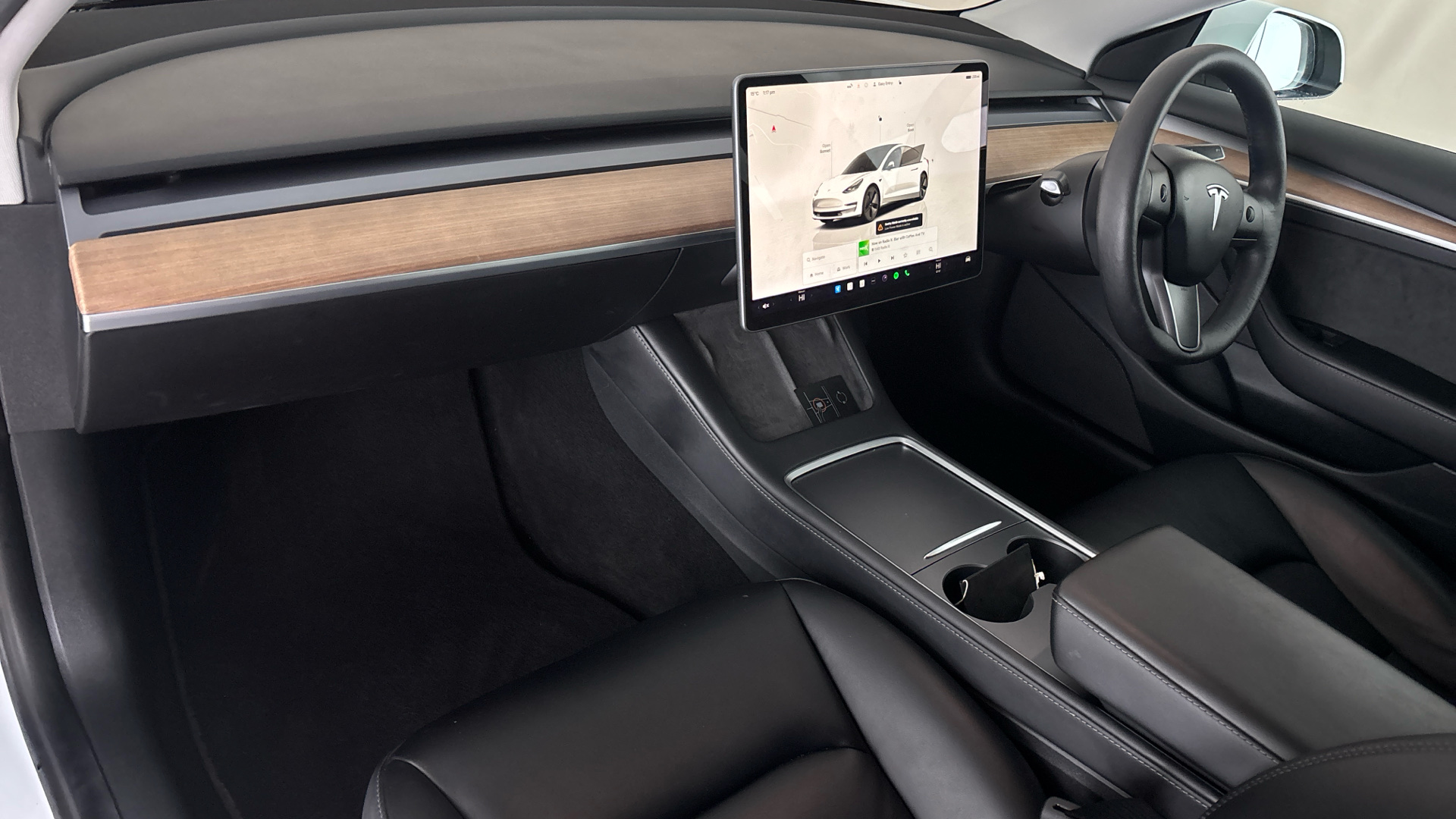 4027489 RWD 4dr Auto