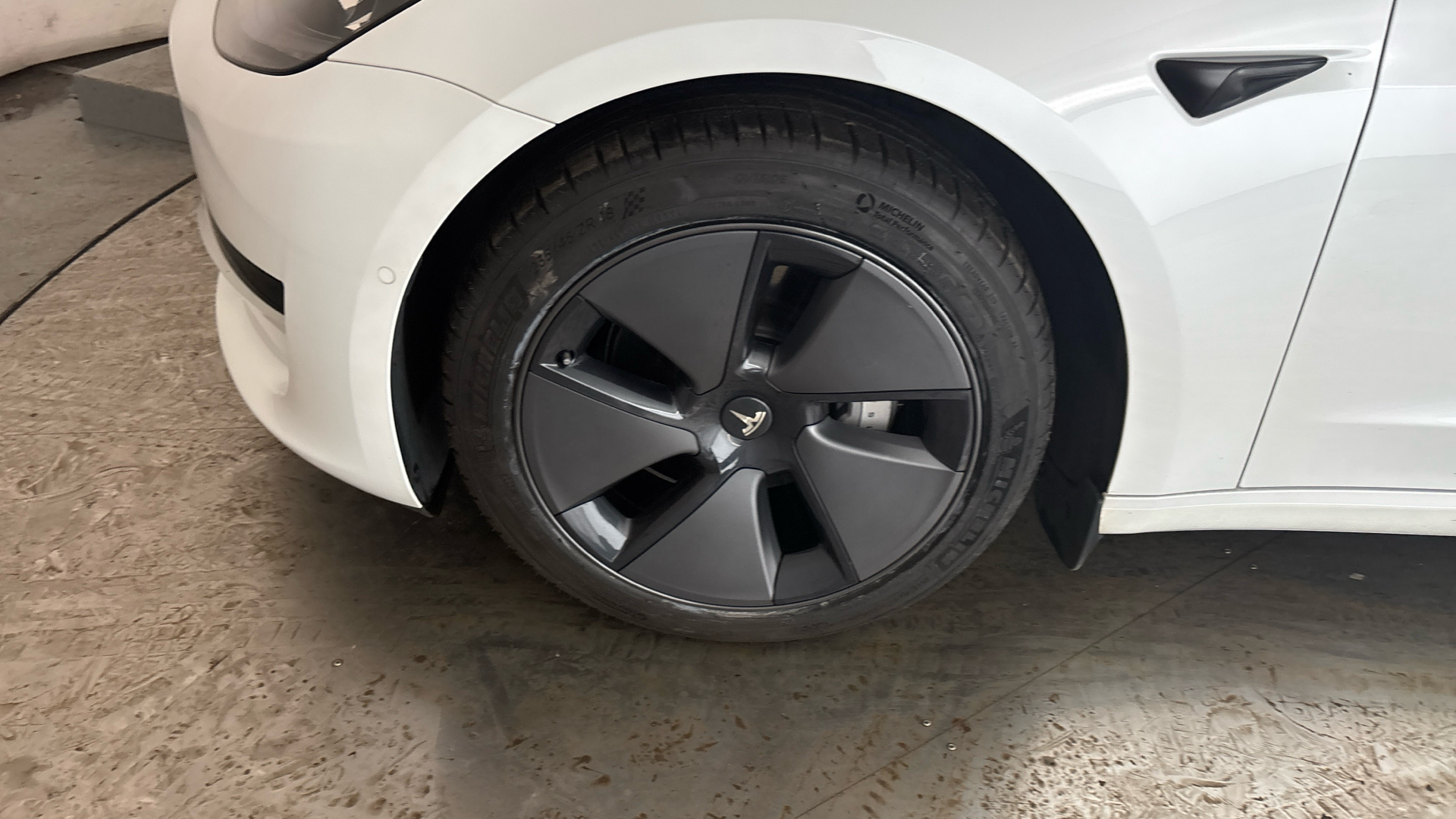 4027489 RWD 4dr Auto