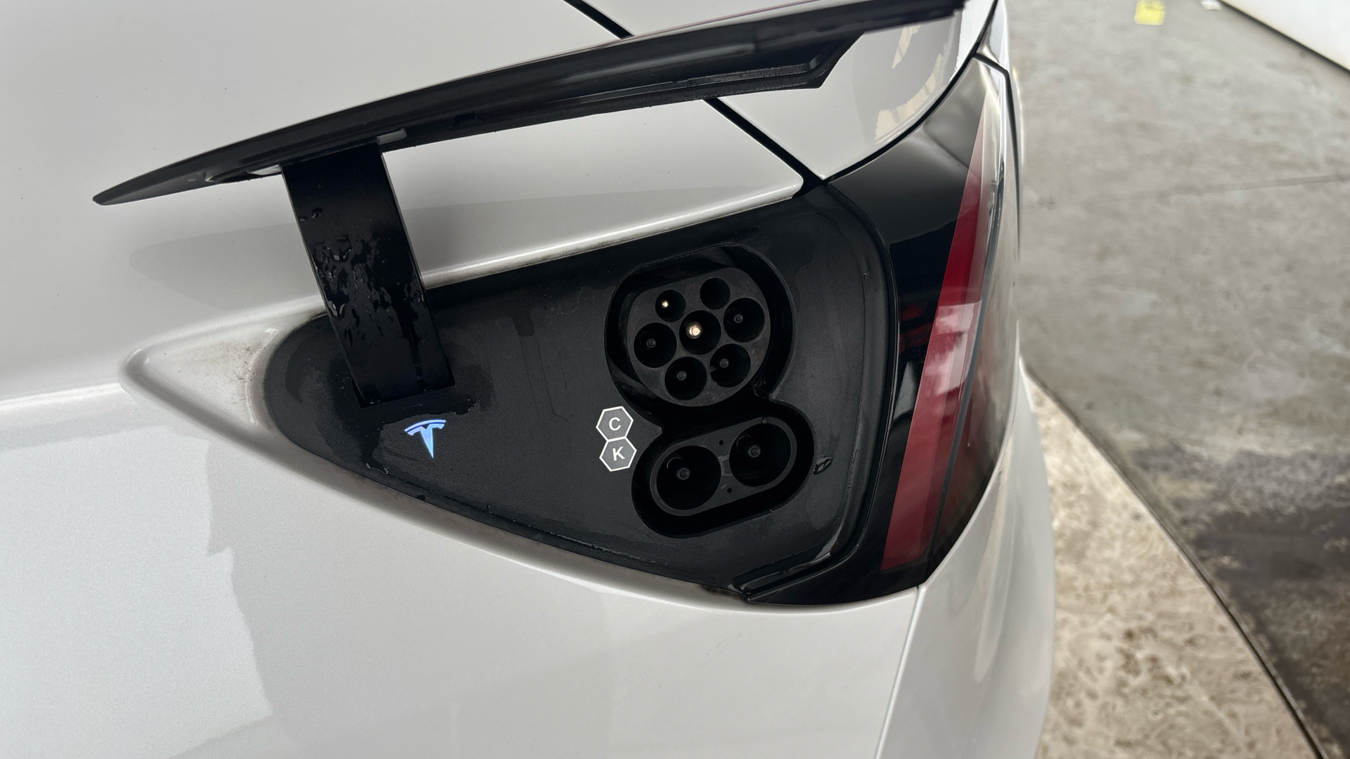 4027489 RWD 4dr Auto