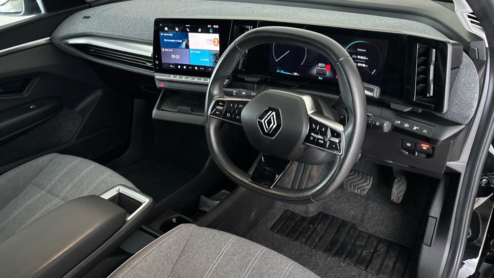 RENAULT MEGANE E-TECH Image 9
