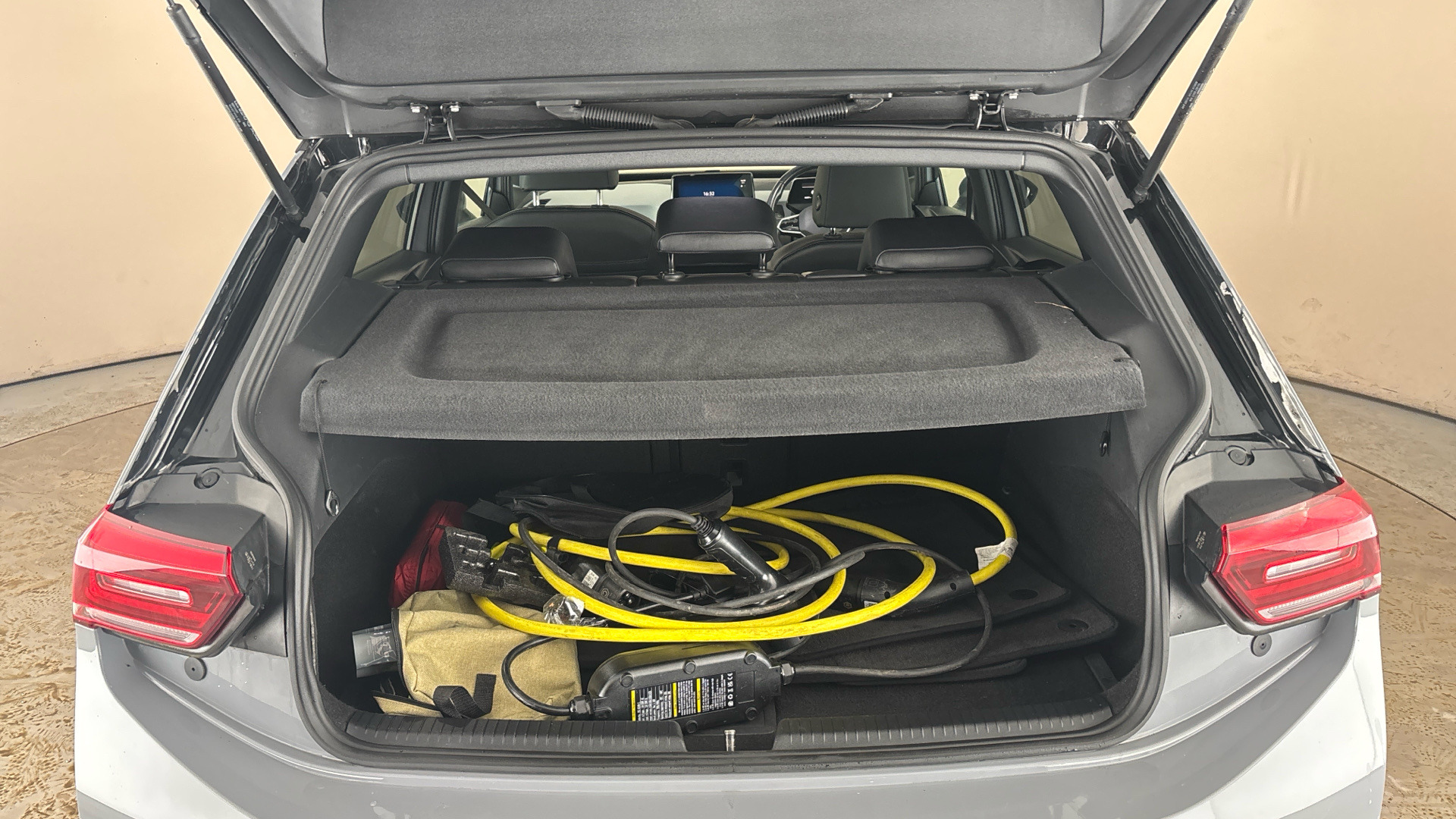 4049544 150kW Family Pro Performance 58kWh 5dr Auto