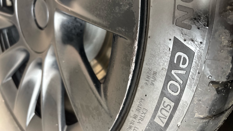 TESLA MODEL Y Scuff