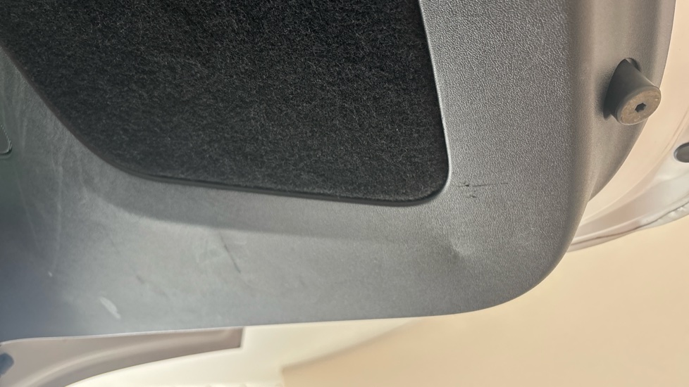 TESLA MODEL Y Scuff and dents