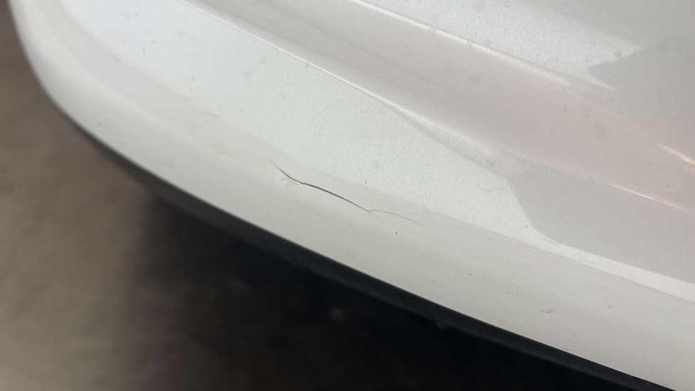 TESLA MODEL Y Crack