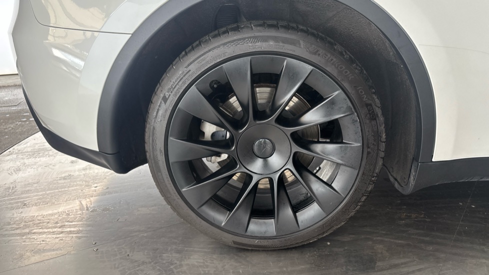 TESLA MODEL Y Image 19
