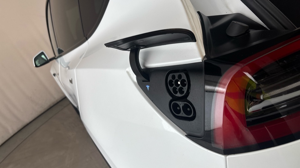 TESLA MODEL Y Image 21