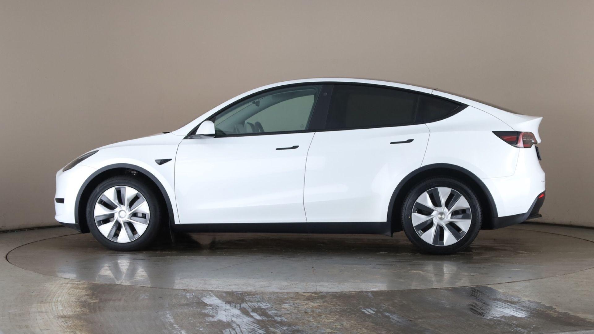 4020944 RWD 5dr Auto