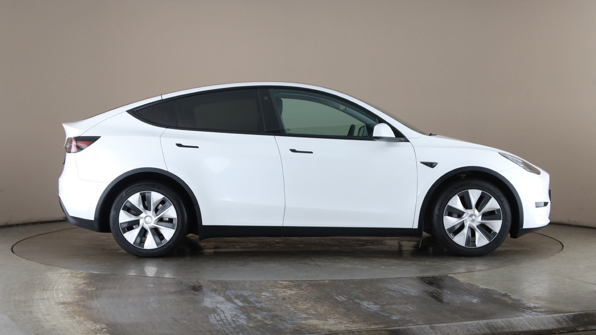 4020944 RWD 5dr Auto