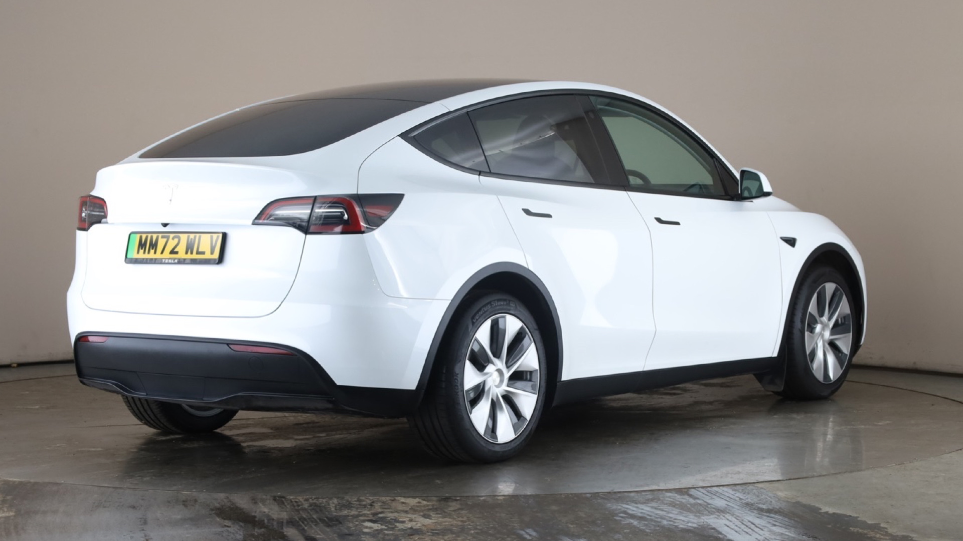 4020944 RWD 5dr Auto