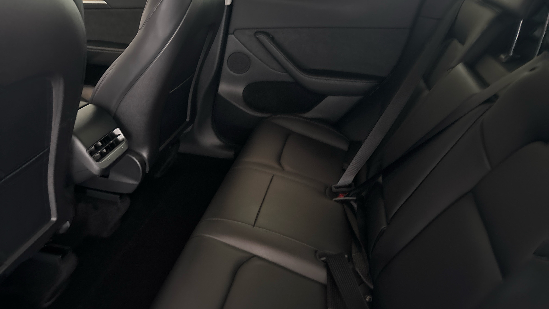 4020944 RWD 5dr Auto