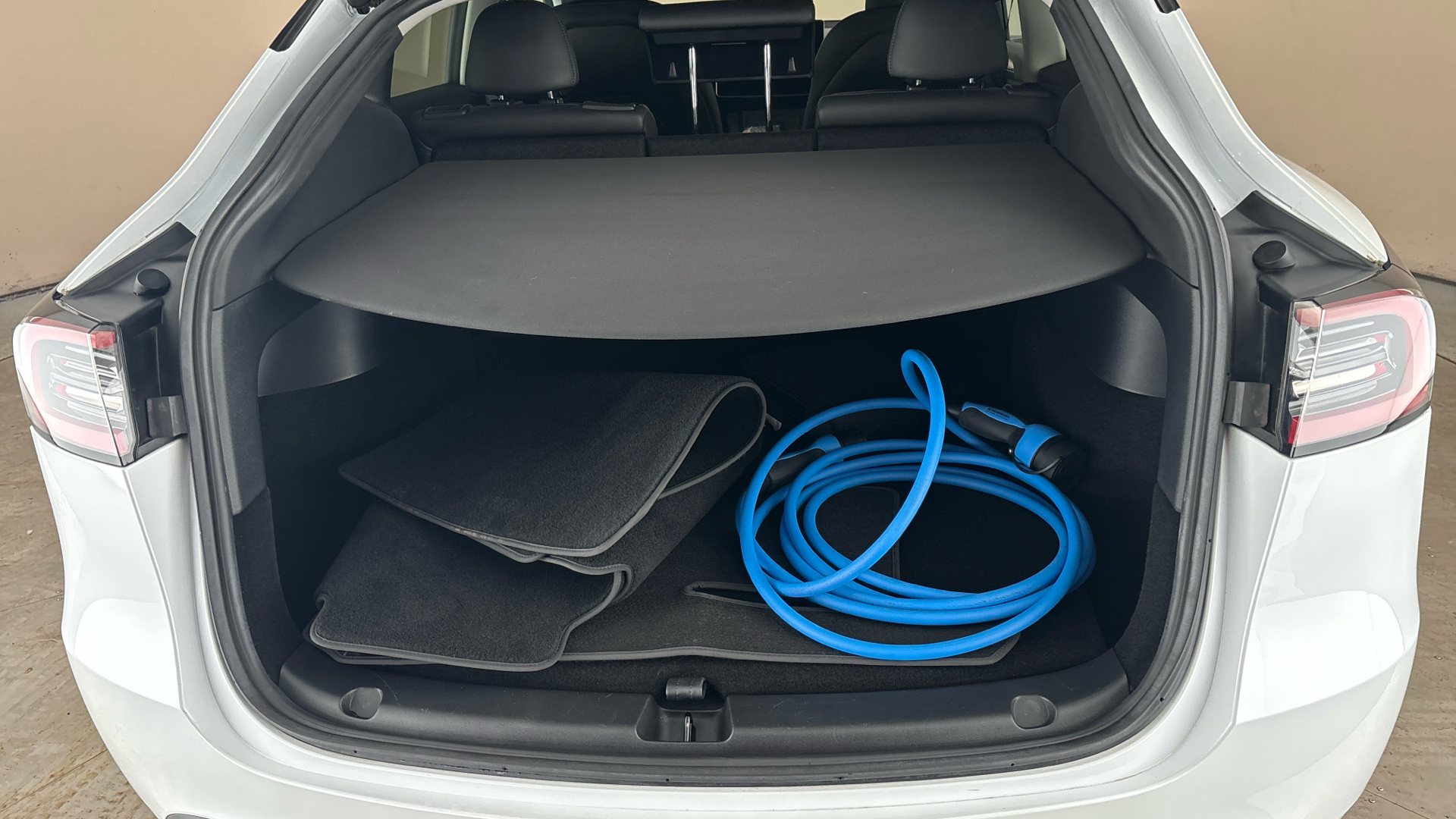 4020944 RWD 5dr Auto