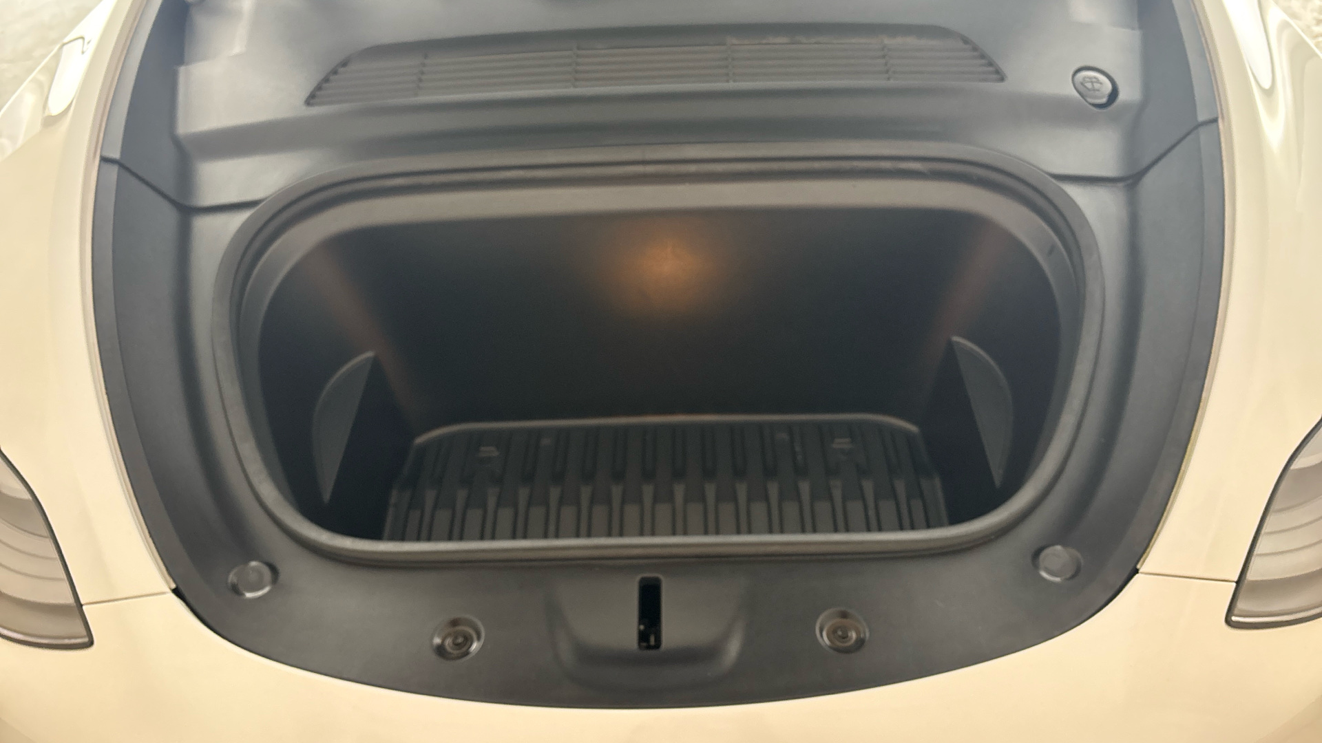 4020944 RWD 5dr Auto