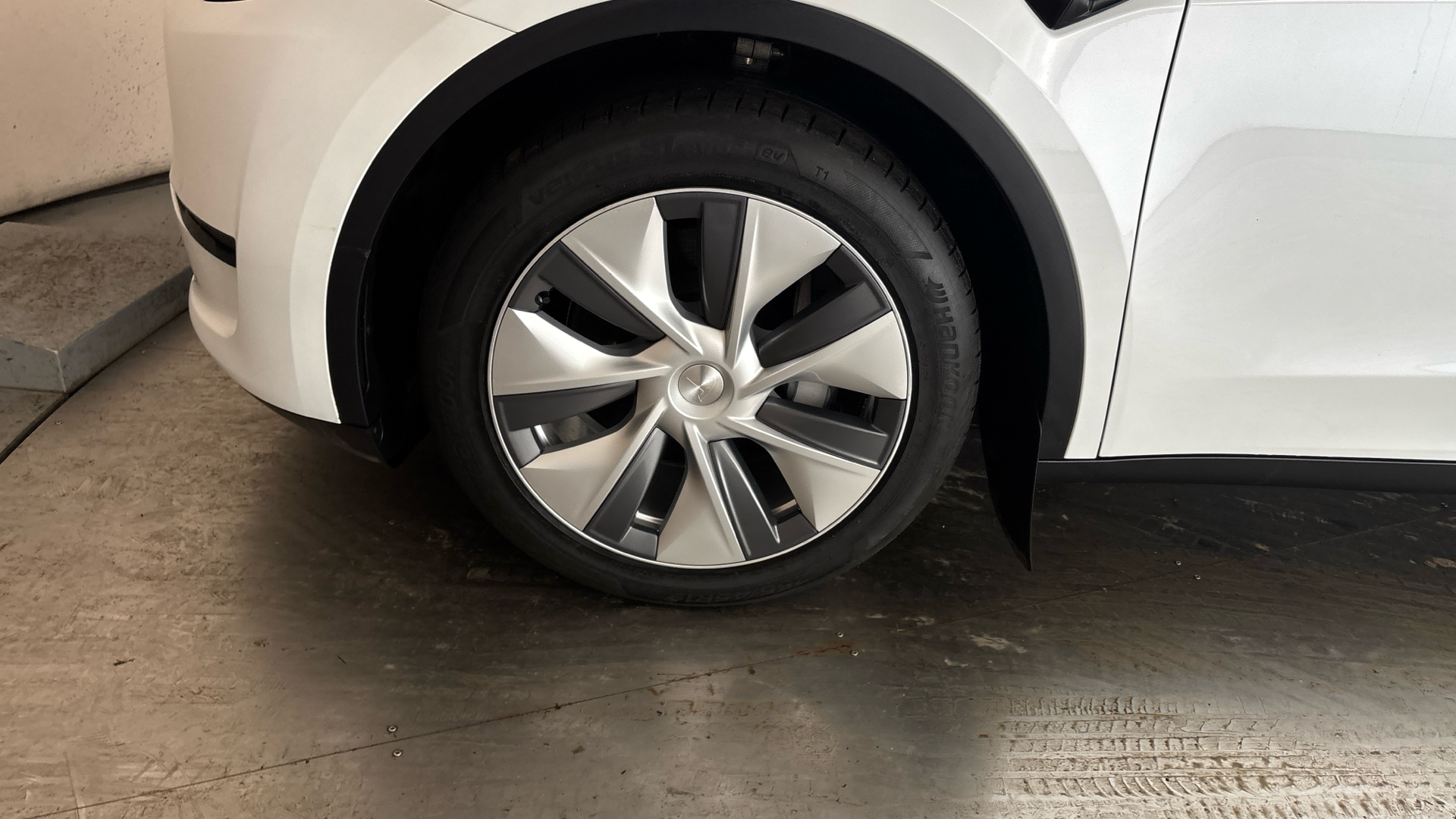 4020944 RWD 5dr Auto