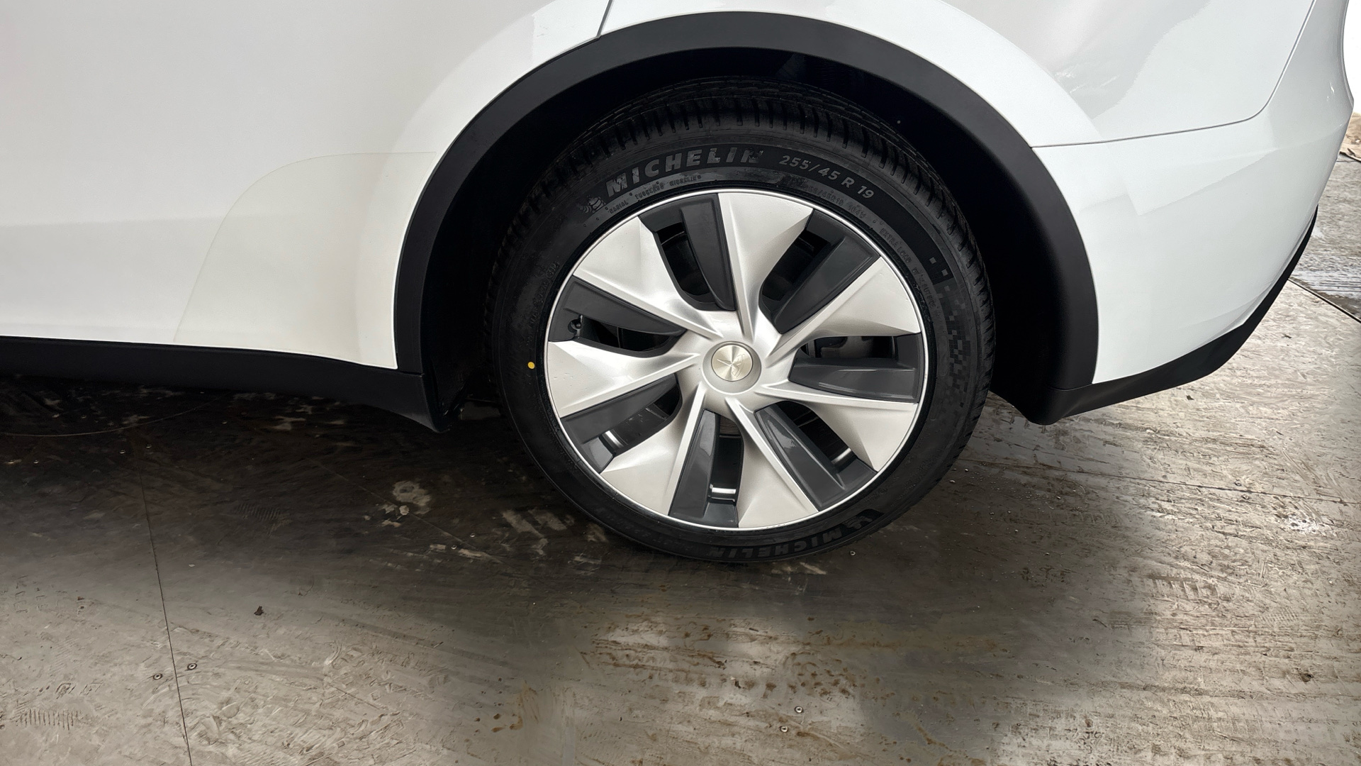 4020944 RWD 5dr Auto