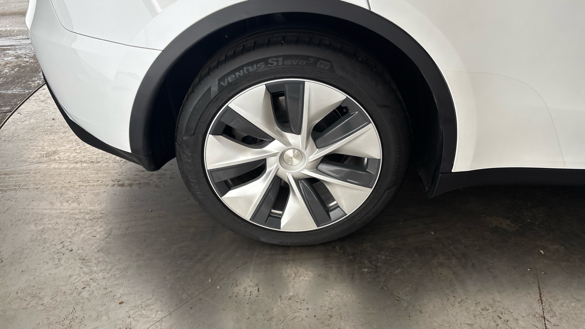 4020944 RWD 5dr Auto