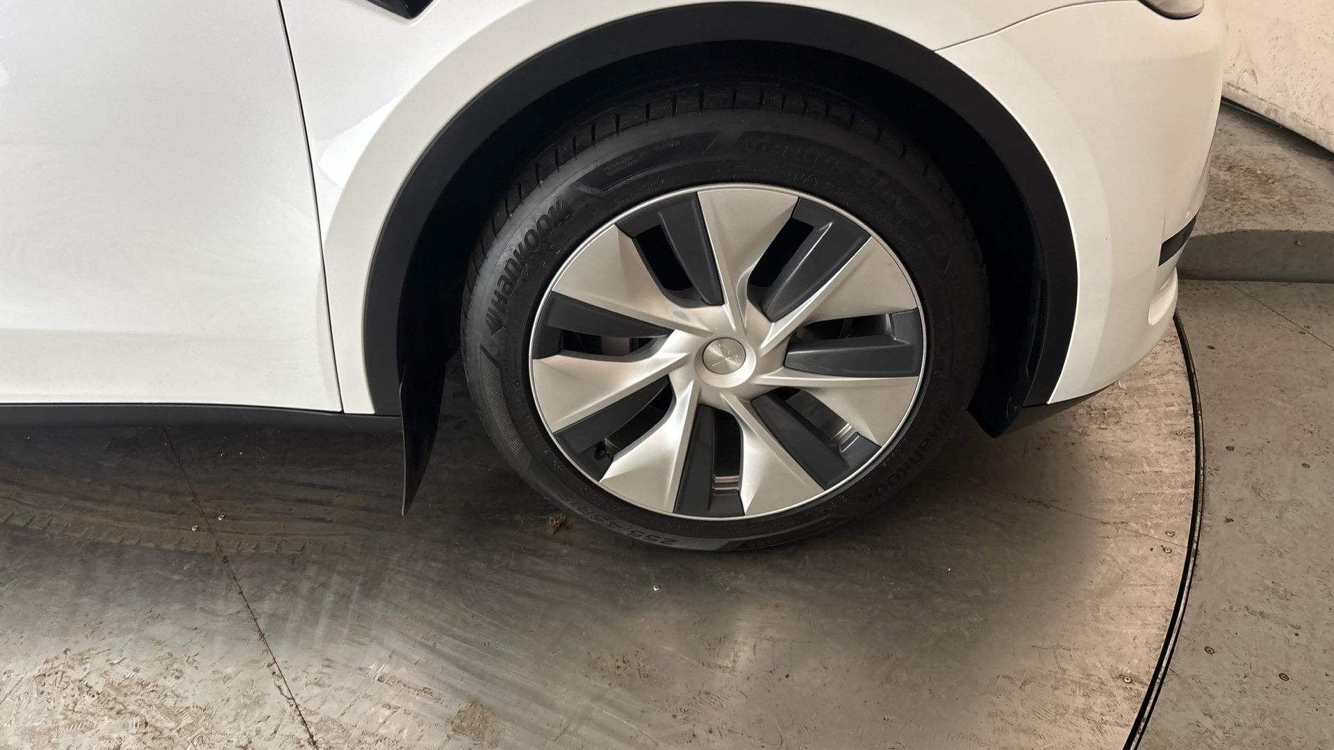 4020944 RWD 5dr Auto