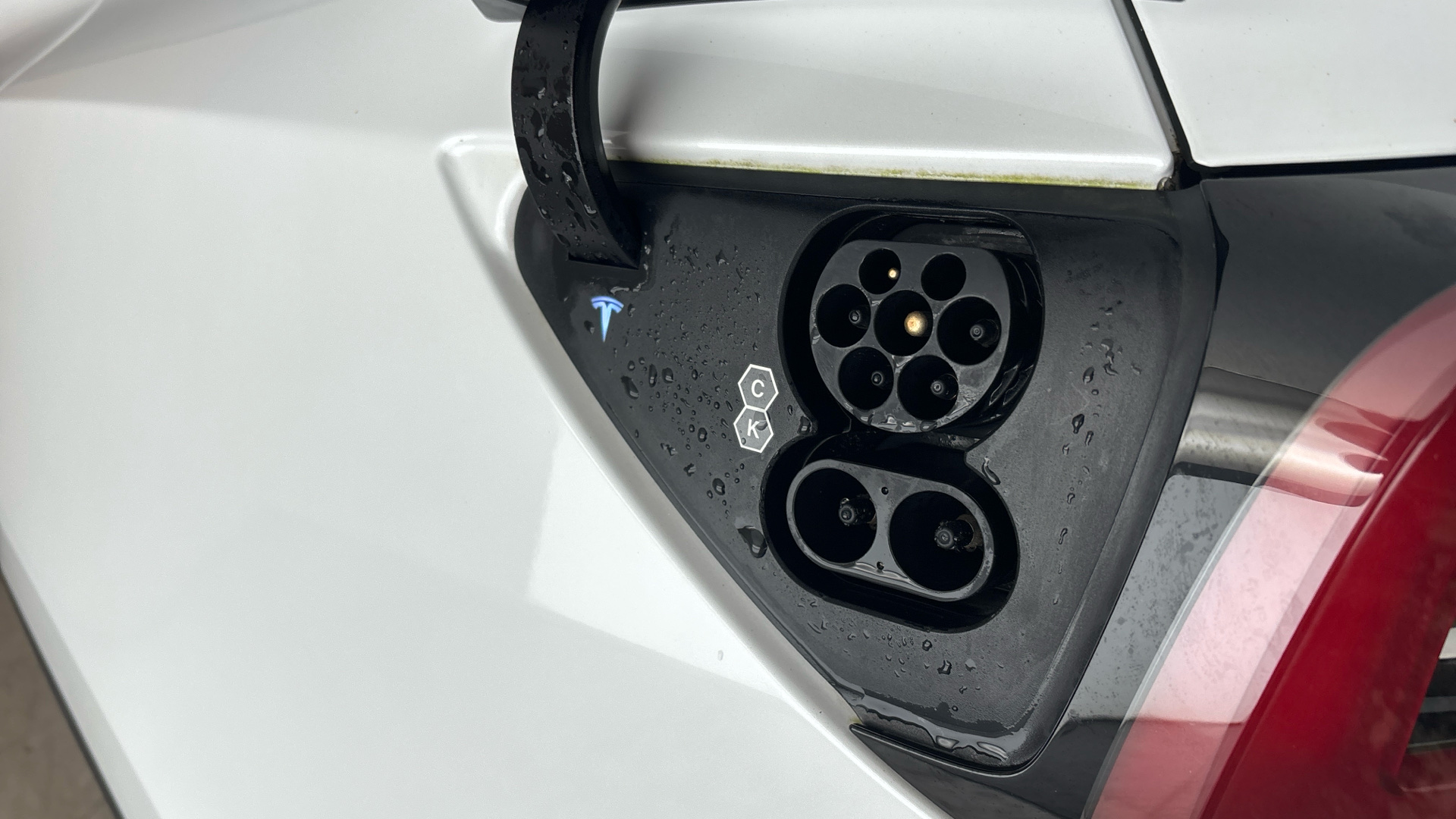 4020944 RWD 5dr Auto