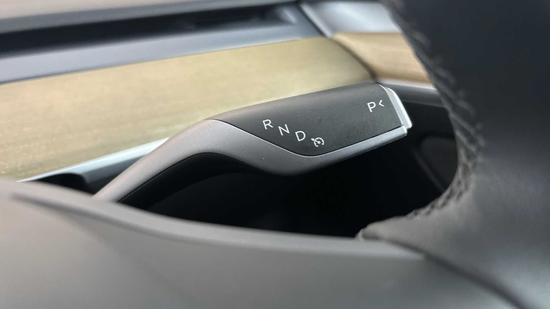 4020944 RWD 5dr Auto