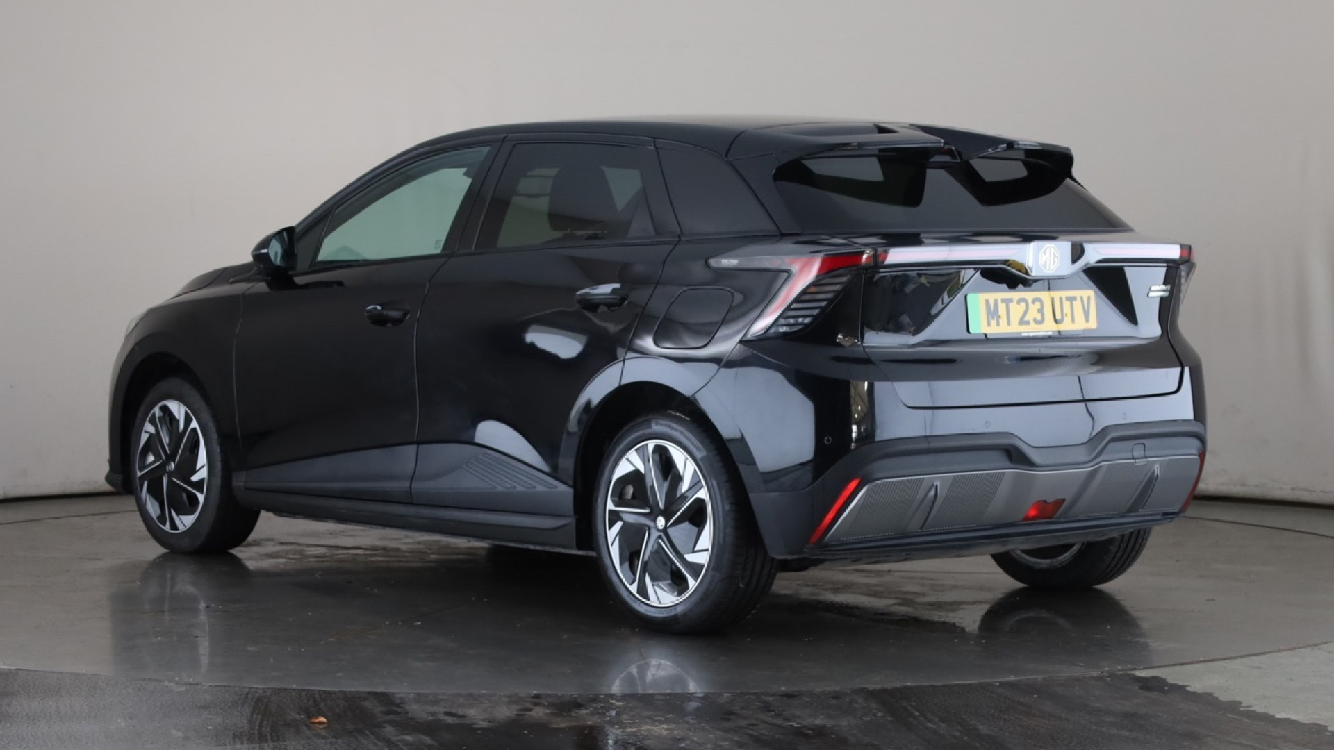 150kW Trophy EV Long Range 64kWh 5dr Auto