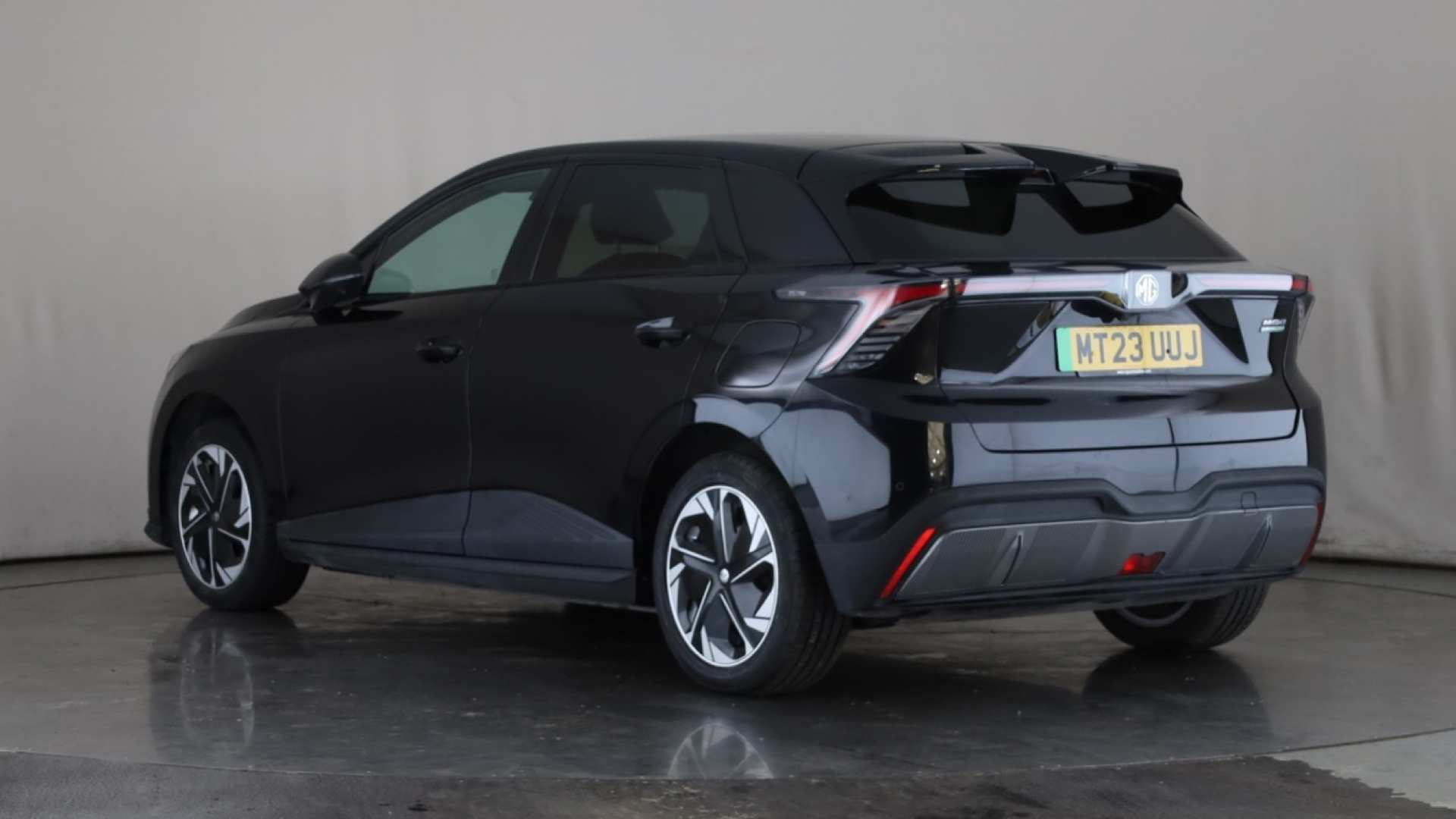 150kW Trophy EV Long Range 64kWh 5dr Auto