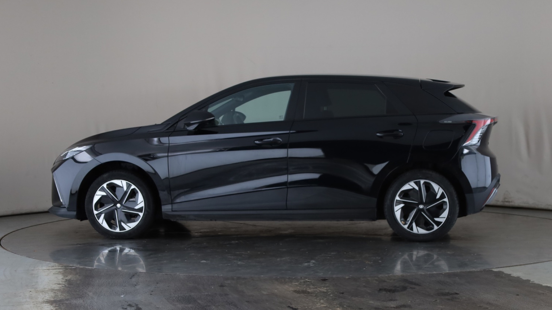 150kW Trophy EV Long Range 64kWh 5dr Auto