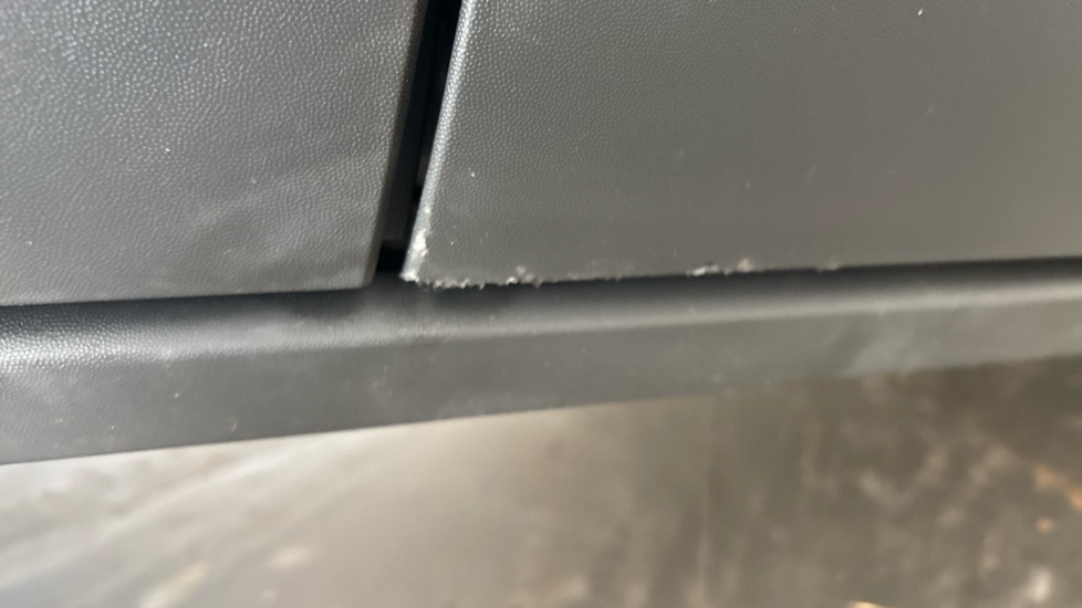 VOLKSWAGEN ID.4 scuff