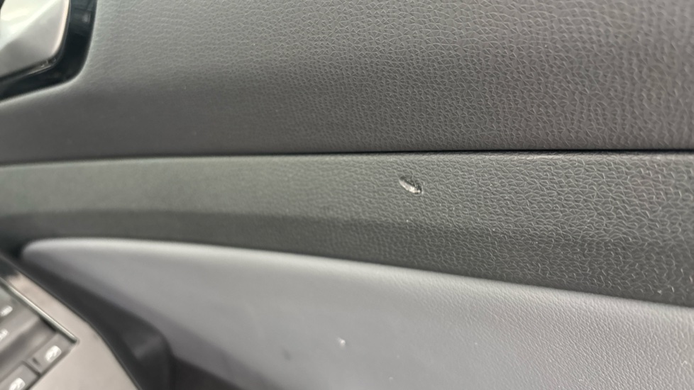 VOLKSWAGEN ID.4 scuff