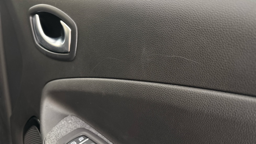 RENAULT ZOE Scratches