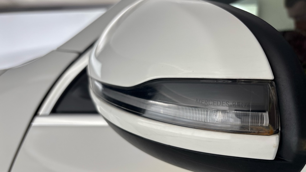MERCEDES EQC scuff