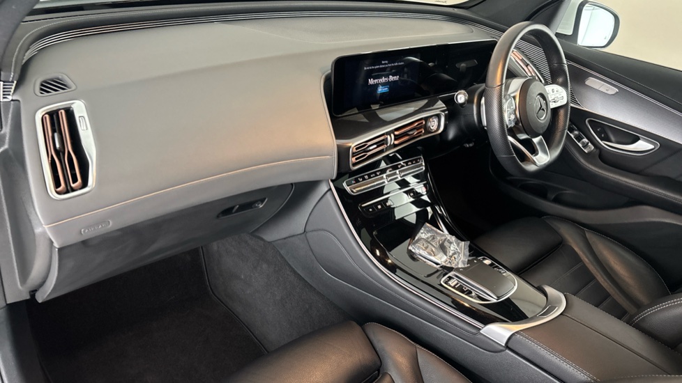 MERCEDES EQC Image 10
