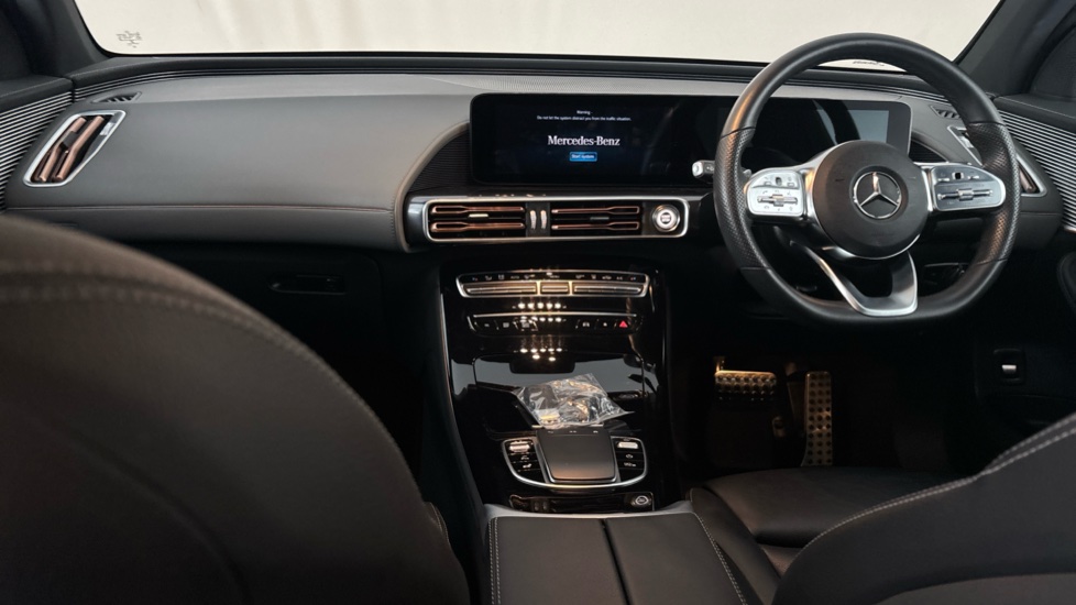 MERCEDES EQC Image 11