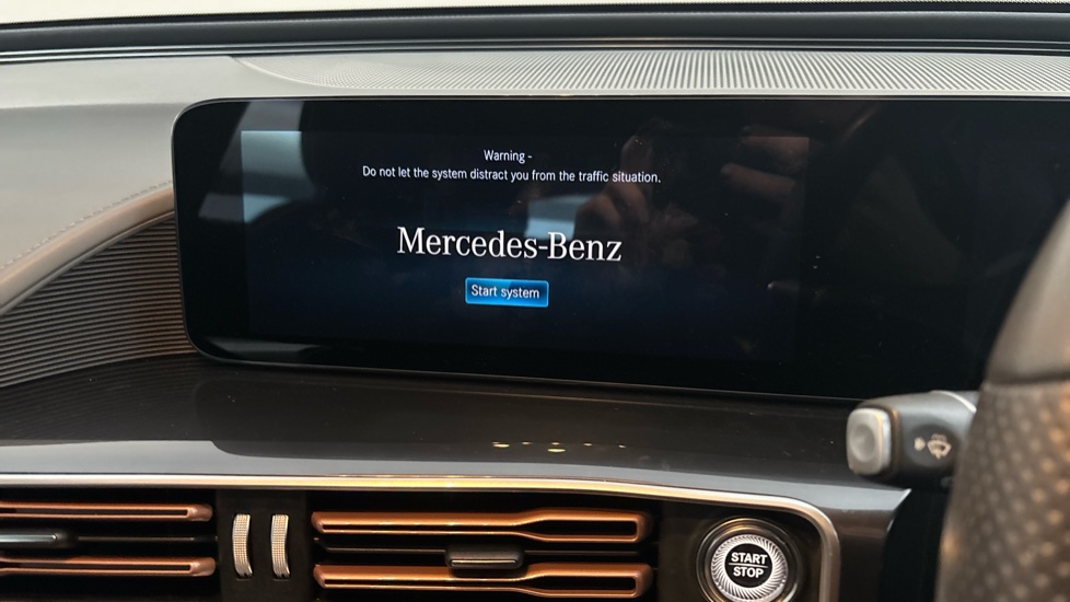 MERCEDES EQC Image 12