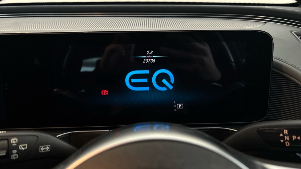 MERCEDES EQC Image 13
