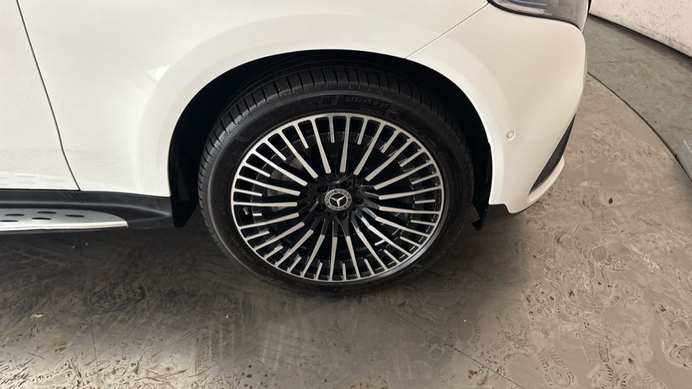 MERCEDES EQC Image 20