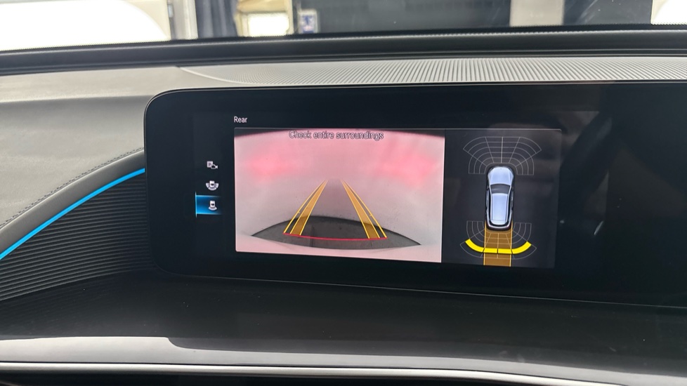 MERCEDES EQC reverse camera